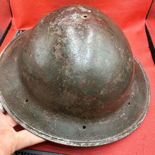 Lade das Bild in den Galerie-Viewer, Britischer Armee-Mk2-Brodie-Helm – Original aus dem 2. Weltkrieg – südafrikanische Herstellung 
