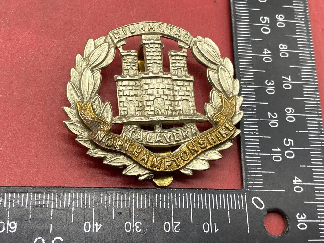 WW1 / WW2 British Army Northamptonshire Regiment Cap Badge.