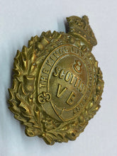 Load image into Gallery viewer, Original British Army KC WW1 8th The King&#39;s Liverpool Regiment Vol Btn Cap Badge - The Militaria Shop
