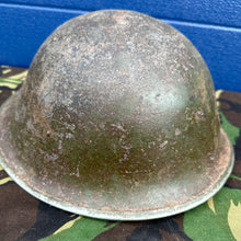 Lade das Bild in den Galerie-Viewer, WW2 Kanadische Armee Mk3 Turtle Helm - Original Helmschale - Hohe Niete 
