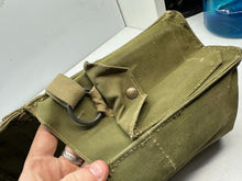 Charger l&#39;image dans la galerie, Original WW2 British Army Assault Light Weight Gas Mask Bag 1943 Dated
