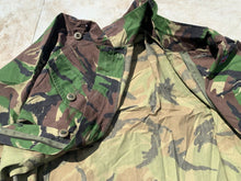 Charger l&#39;image dans la galerie, Genuine British Army DPM Woodland Combat Jacket - Size 160/104
