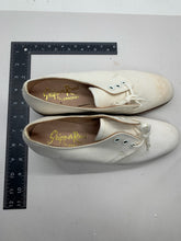 Load image into Gallery viewer, Original WW2 British Army Women&#39;s White Summer Shoes - ATS WAAF - Size 240 S
