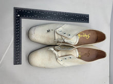 Load image into Gallery viewer, Original WW2 British Army Women&#39;s White Summer Shoes - ATS WAAF - Size 250s
