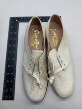 Charger l&#39;image dans la galerie, Original WW2 British Army Women&#39;s White Summer Shoes - ATS WAAF - Size 230 M
