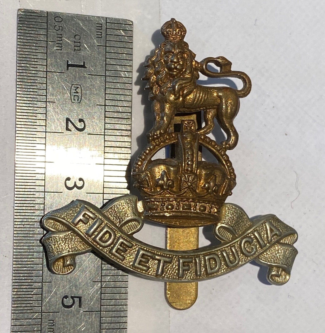 WW1 / WW2 British Army ROYAL ARMY PAY CORPS wm / brass cap badge - B21