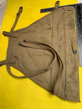 Lade das Bild in den Galerie-Viewer, Original WW2 US Army M1928 Haversack Pack Tail - 1942 Dated
