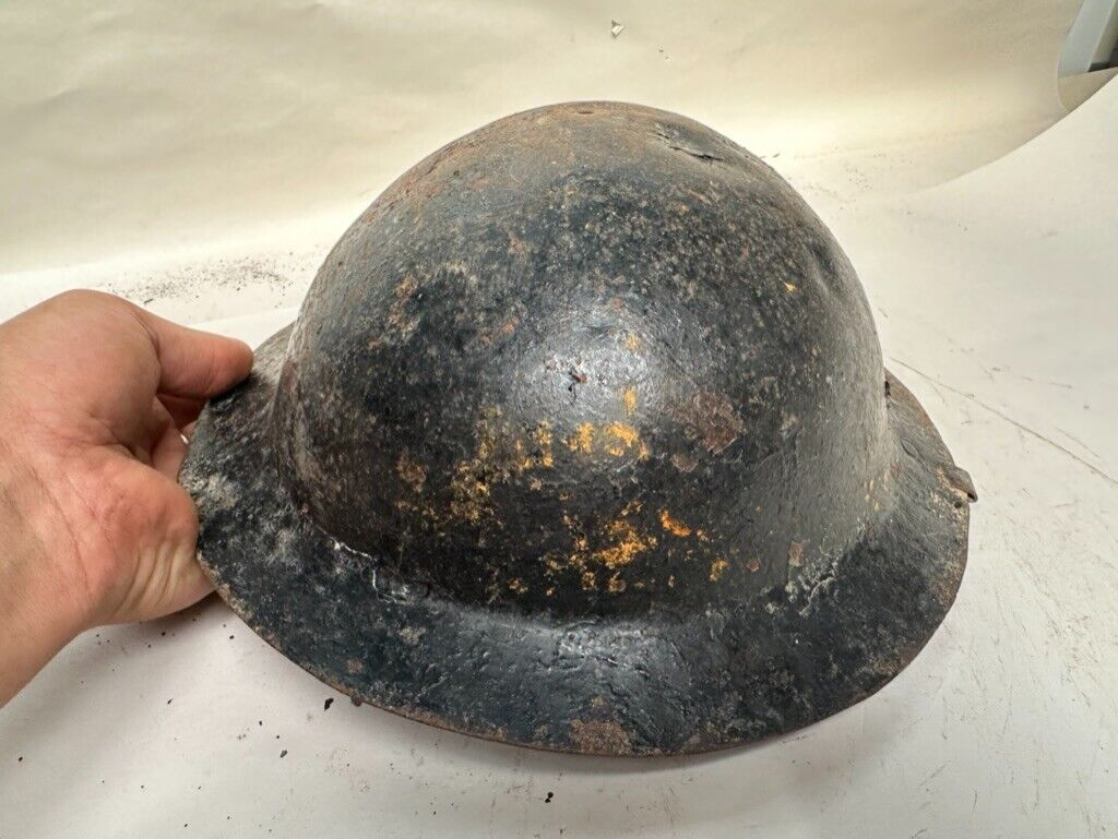 Original WW1 / WW2 British Army Mk1* Army Combat Helmet