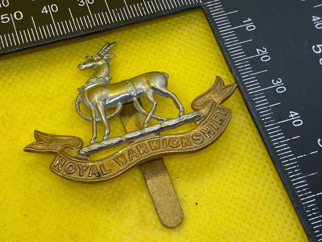 WW1 / WW2 British Army ROYAL WARWICKSHIRE REGIMENT White Metal & Brass Cap Badge