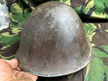 Lade das Bild in den Galerie-Viewer, British / Canadian Army Mark 3 Turtle Helmet - Original WW2 Combat Helmet

