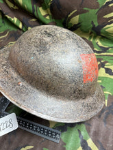 Lade das Bild in den Galerie-Viewer, Britischer Mk2 Brodie Helm - Kampfhelm aus dem 2. Weltkrieg - schönes Original 
