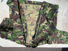 Charger l&#39;image dans la galerie, Genuine British Army DPM Woodland Combat Jacket - Size 160/104
