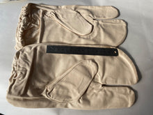 Lade das Bild in den Galerie-Viewer, A Matching Pair of WW2 British Army Winter Gunners Gloves - Marked &amp; Dated 1941.
