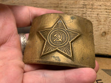 Lade das Bild in den Galerie-Viewer, Genuine WW2 USSR Russian Soldiers Army Brass Belt Buckle - 114
