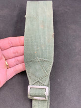 Charger l&#39;image dans la galerie, Original WW2 British Army 44 Pattern Shoulder Strap - 1945 Dated
