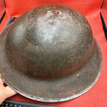 Lade das Bild in den Galerie-Viewer, Britischer Armee-Mk2-Brodie-Helm – Original aus dem 2. Weltkrieg – südafrikanische Herstellung 
