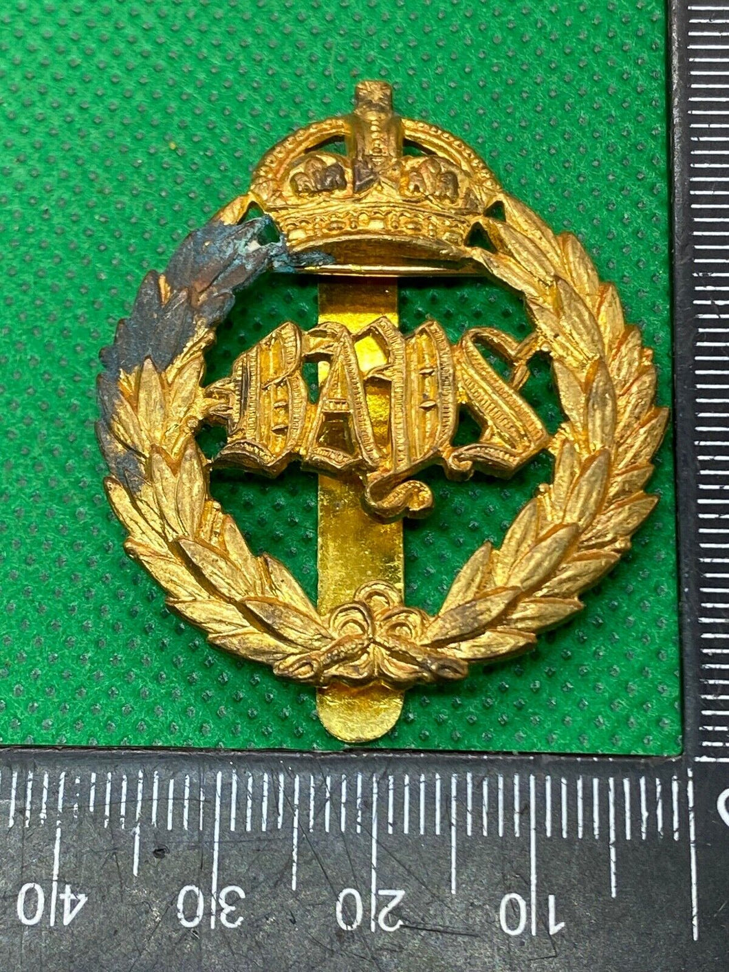 Original WW1 / WW2 British Army - 2nd Dragoon Guards BAYS Regiment Cap Badge