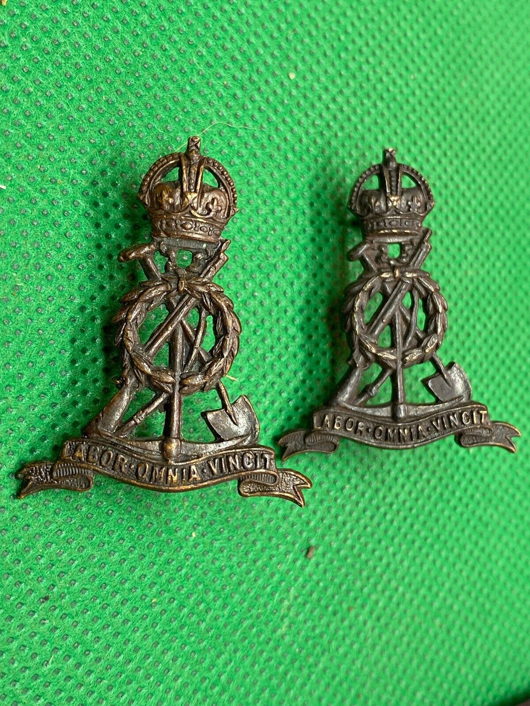 WW1 / WW2 British Army Officer's Pioneer / Labour Corps Bronze Collar Badges