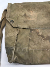 Charger l&#39;image dans la galerie, Original WW2 British Army Soldiers Gas Mask Bag
