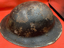 Lade das Bild in den Galerie-Viewer, Britischer Armee-Mk2-Brodie-Helm – Original aus dem 2. Weltkrieg – südafrikanische Herstellung 
