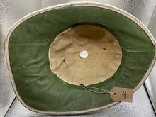 Charger l&#39;image dans la galerie, WW2 Era British Army Royal Marine Bandsman&#39;s White Pith Helmet. Original.
