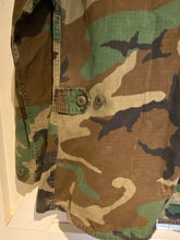 Lade das Bild in den Galerie-Viewer, US ARMY named Hot Weather Woodland Camouflage BDU Combat Jacket - Small / Reg - The Militaria Shop
