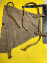 Lade das Bild in den Galerie-Viewer, Original WW2 US Army M1928 Haversack Pack Tail
