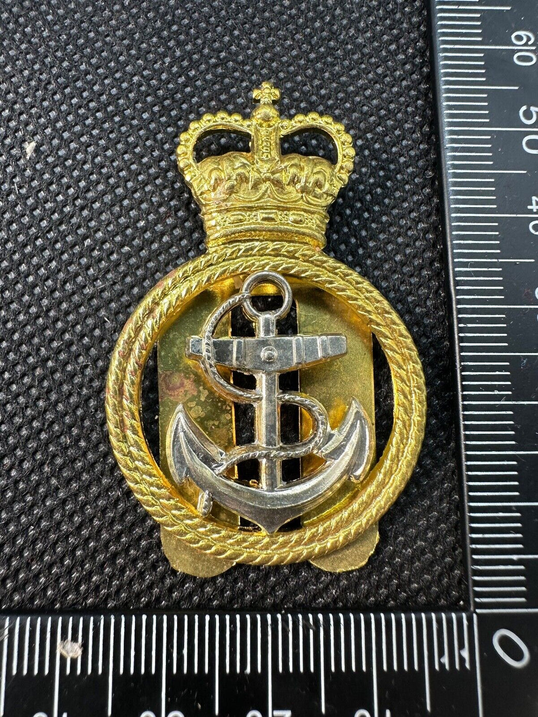 Genuine British Royal Navy Petty Officer PO Cap / Beret Badge - NEW OLD STOCK