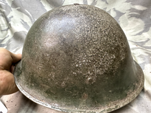 Lade das Bild in den Galerie-Viewer, Originaler Mk3 High Rivet Turtle Helm &amp; Futter der britischen/kanadischen Armee aus dem 2. Weltkrieg 
