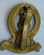 Load image into Gallery viewer, A nice Queens Crown British Army 15th/19th Lancers cap badge -- -- B37
