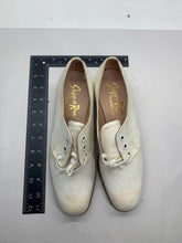 Load image into Gallery viewer, Original WW2 British Army Women&#39;s White Summer Shoes - ATS WAAF - Size 240 S
