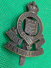 Load image into Gallery viewer, Original WW1 / WW2 British Army Royal Army Ordnance Corps Cap Badge
