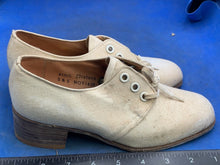 Lade das Bild in den Galerie-Viewer, Original WW2 British Army Women&#39;s White Summer Shoes - ATS WAAF - Size 240s
