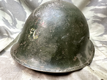 Lade das Bild in den Galerie-Viewer, Originaler Mk3 High Rivet Turtle Helm &amp; Futter der britischen/kanadischen Armee aus dem 2. Weltkrieg 
