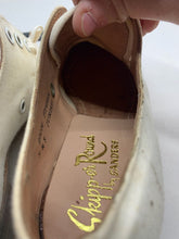 Charger l&#39;image dans la galerie, Original WW2 British Army Women&#39;s White Summer Shoes - ATS WAAF - Size 230 M
