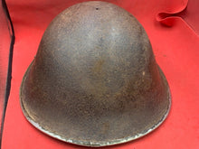 Charger l&#39;image dans la galerie, Original WW2 British Army / Canadian Army Mk3 Turtle Combat Helmet
