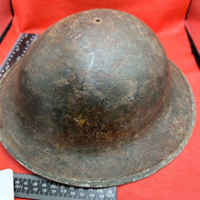 Lade das Bild in den Galerie-Viewer, British Army Mk2 Brodie Helmet - Original WW2 - South African Manufactured
