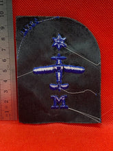 Load image into Gallery viewer, Unissued WOMEN&#39;S ROYAL NAVY WRNs Trade Badge - Mechanic - 1 star - B14
