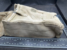 Lade das Bild in den Galerie-Viewer, Original British Army 37 Pattern Bren Pouch - WW2 Pattern
