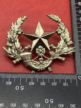 Load image into Gallery viewer, WW1 / WW2 British Army The Cameron&#39;s Scottish Rifles - White Metal Cap Badge.
