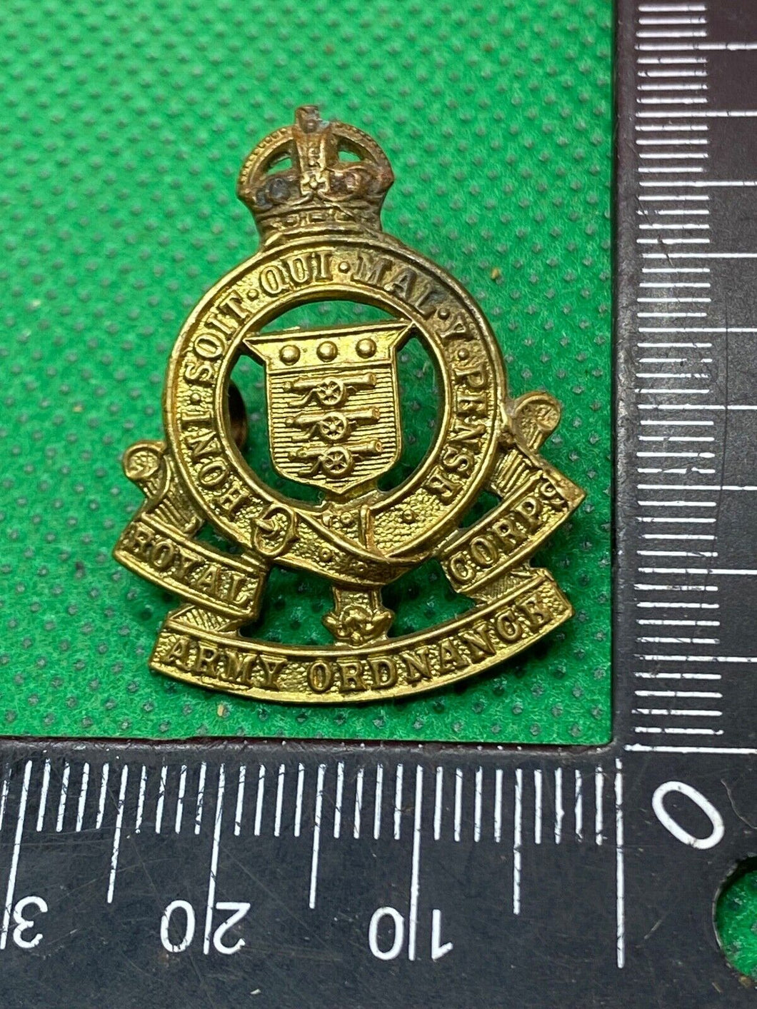 Original WW1 / WW2 British Army Royal Ordnance Corps Collar Badge