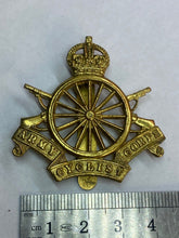 Lade das Bild in den Galerie-Viewer, Original Britische Armee - Army Cyclists Corps Mützenabzeichen 
