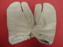 Load image into Gallery viewer, Original WW2 British Army Gunners Winter White Gloves - 1942
