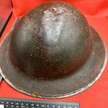 Lade das Bild in den Galerie-Viewer, Britischer Armee-Mk2-Brodie-Helm – Original aus dem 2. Weltkrieg – südafrikanische Herstellung 
