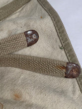 Charger l&#39;image dans la galerie, Original WW2 US Army M1928 Haversack Pack Tail - 1942 Dated
