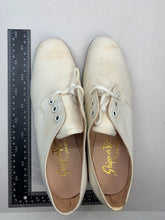 Load image into Gallery viewer, Original WW2 British Army Women&#39;s White Summer Shoes - ATS WAAF - Size 240s
