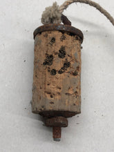 Lade das Bild in den Galerie-Viewer, Original WW1 / WW2 British Army Water Bottle Cork Lid
