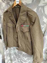 Charger l&#39;image dans la galerie, Original WW2 US Army Ike Jacket 36R 1944 Dated Named
