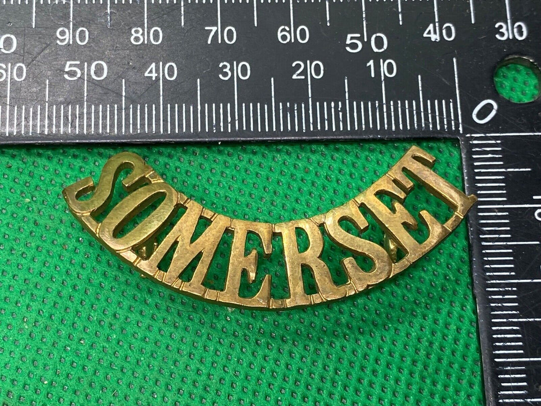 Original WW1 British Army SOMERSET Regiment Brass Shoulder Title
