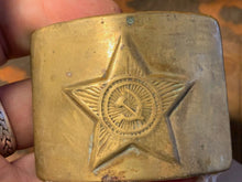 Lade das Bild in den Galerie-Viewer, Genuine WW2 USSR Russian Soldiers Army Brass Belt Buckle - #69
